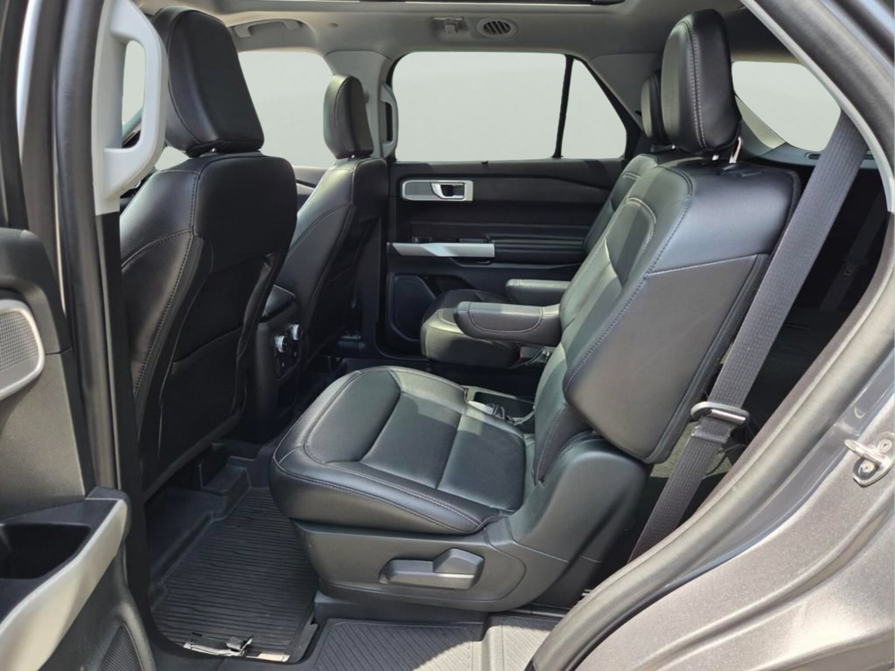 Used 2021 Ford Explorer Limited w/ Hybrid Equipment Group 310A RWD image 11