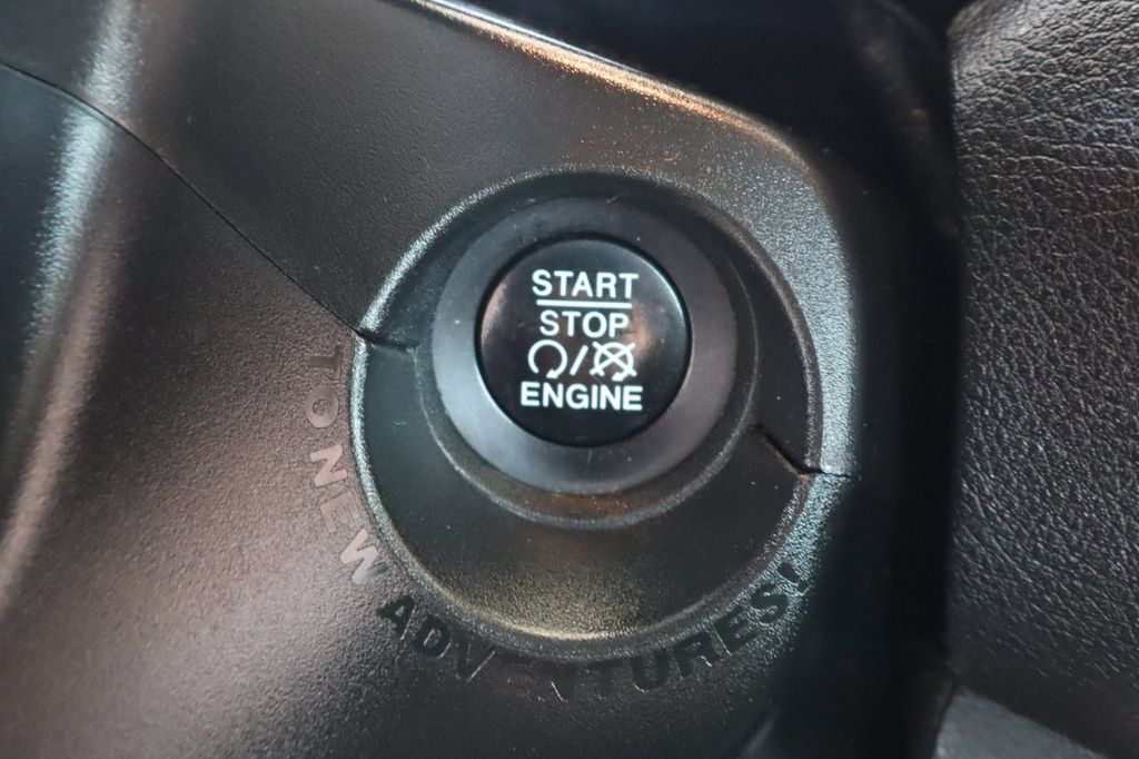 Used 2017 Jeep Renegade Limited FWD image 23
