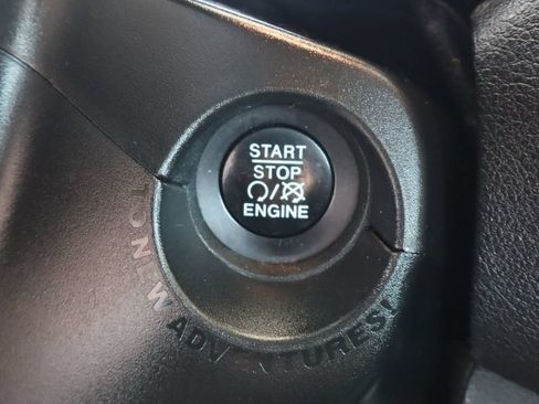 Used 2017 Jeep Renegade Limited FWD image 23
