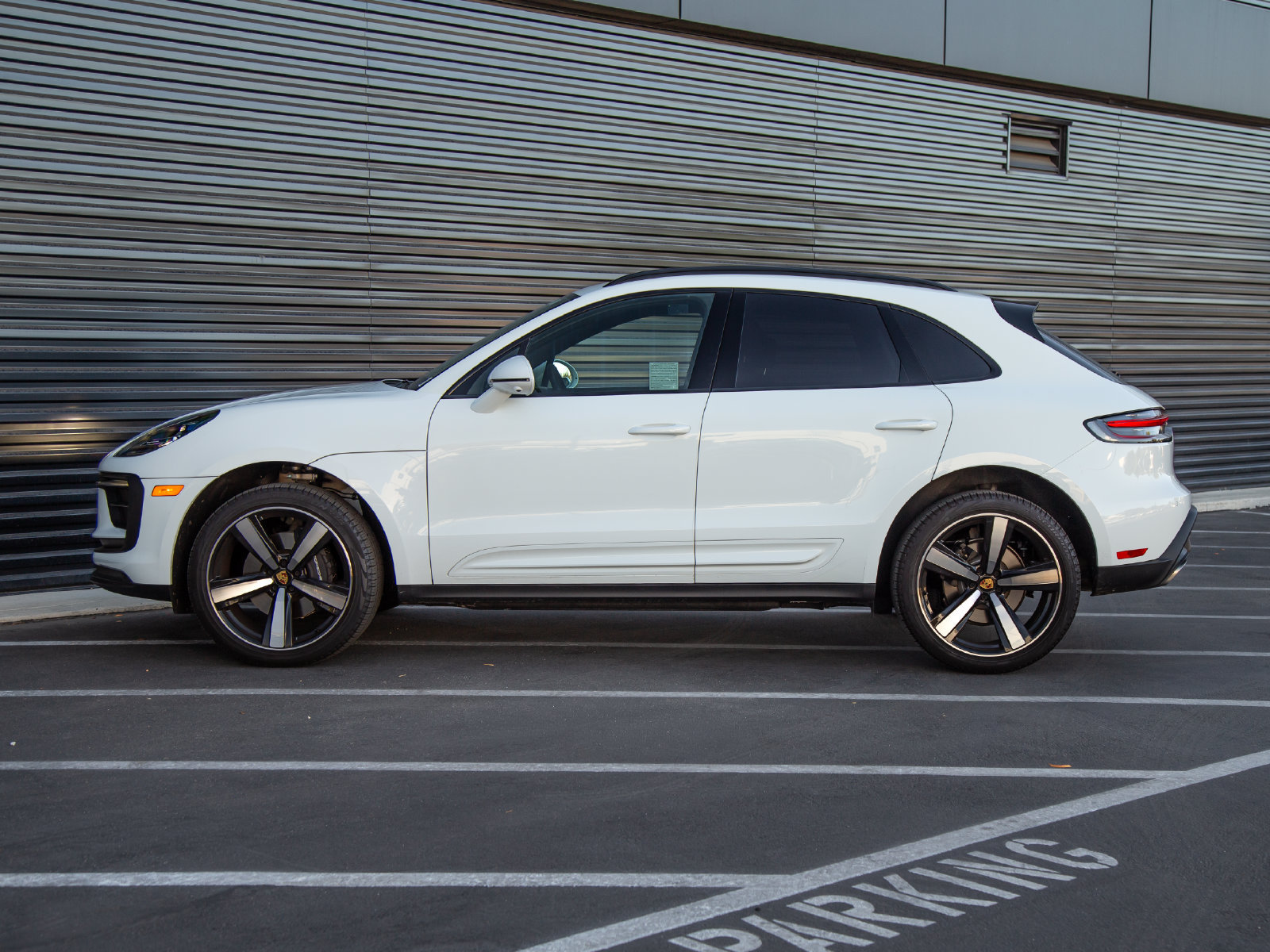 Certified 2026 Porsche Macan AWD/4WD image 2