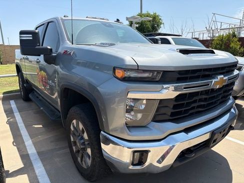 Used 2024 Chevrolet Silverado 2500 LT w/ Texas Edition AWD/4WD image 2