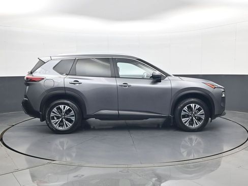 Used 2023 Nissan Rogue SV w/ SV Premium B Package image 4
