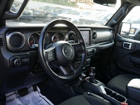 Used 2022 Jeep Gladiator Sport image 14