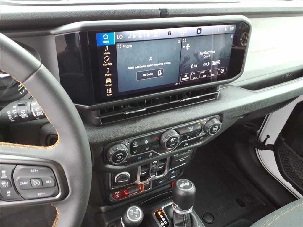 Used 2024 Jeep Wrangler Unlimited AWD/4WD image 28