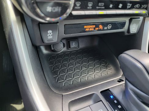 Used 2021 Toyota RAV4 XLE FWD image 22