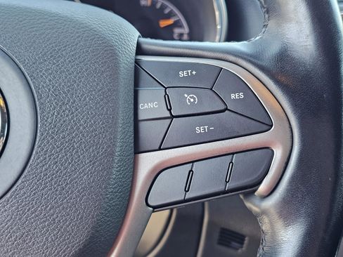 Used 2021 Jeep Grand Cherokee Laredo X image 19