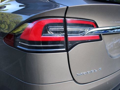 Used 2016 Tesla Model X 90D image 31