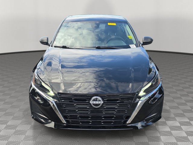 Used 2025 Nissan Altima 2.5 SV FWD image 2