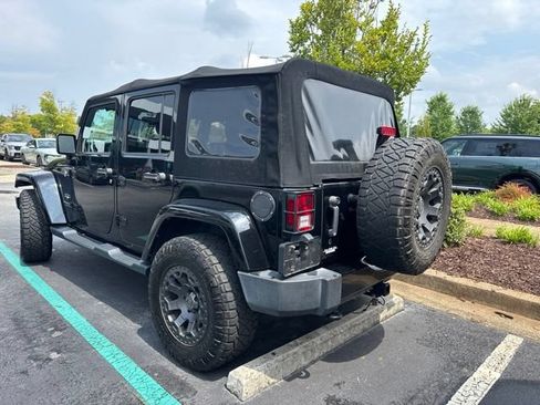 Used 2016 Jeep Wrangler Unlimited Sahara w/ Connectivity Group AWD/4WD image 3