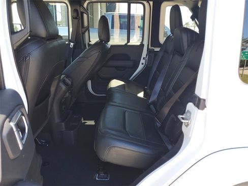 Used 2022 Jeep Wrangler Unlimited Sahara image 11