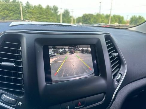 Used 2020 Jeep Cherokee Latitude Plus AWD/4WD image 32
