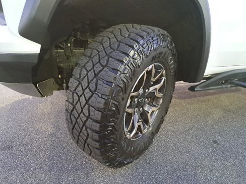 Used 2024 Chevrolet Colorado ZR2 w/ ZR2 Convenience Package III image 29