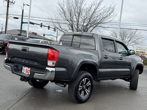 Used 2017 Toyota Tacoma SR5 w/ Tow Package image 3