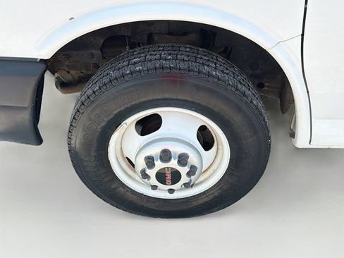 Used 2014 GMC Savana 3500 RWD image 17