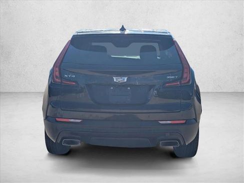 Used 2023 Cadillac XT4 Luxury w/ Cold Weather Package image 12