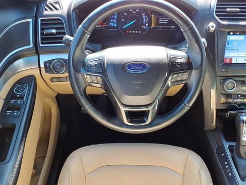 Used 2017 Ford Explorer XLT w/ Equipment Group 202A FWD image 5