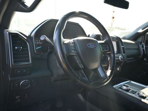 Used 2021 Ford Expedition Limited image 3