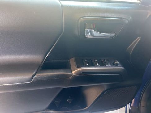 Used 2022 Toyota Tacoma TRD Off-Road w/ Technology Package image 13