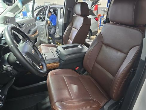 Used 2019 Chevrolet Suburban Premier w/ Premier Plus Edition AWD/4WD image 19