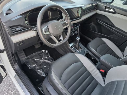 Used 2022 Volkswagen Taos SEL w/ Panoramic Sunroof Package image 10