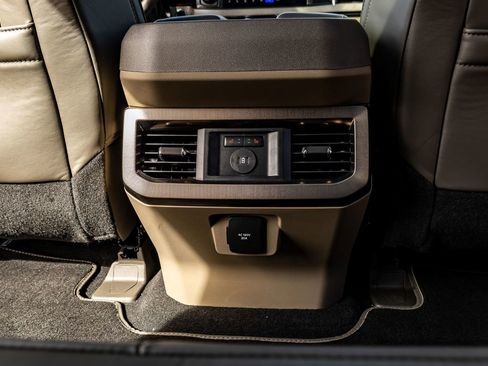 Used 2025 Ford F450 Platinum w/ Platinum Plus Package image 32