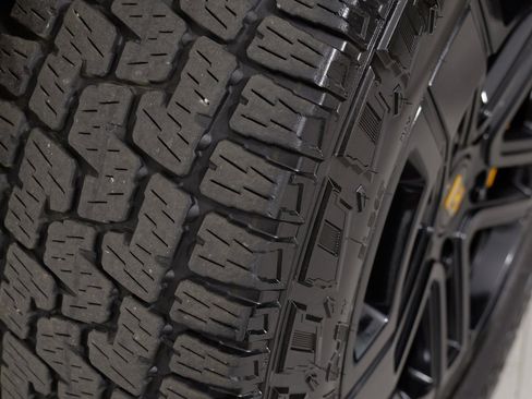 Used 2023 Rivian R1S Adventure image 64