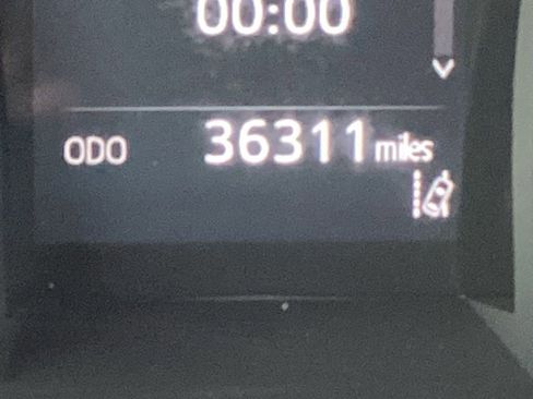 Used 2024 Toyota Camry LE image 4