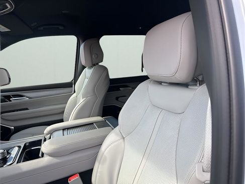 New 2026 Jeep Grand Wagoneer 2WD w/ 8-Passenger Seating Package image 27