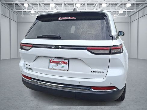 Used 2023 Jeep Grand Cherokee Laredo w/ Luxury Tech Group I image 4