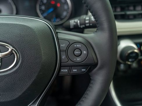 Used 2022 Toyota RAV4 XLE image 27