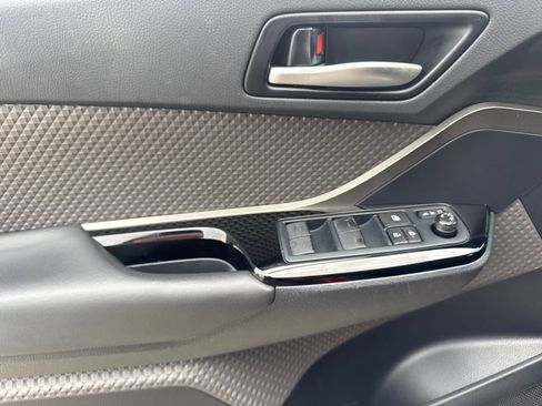 Used 2022 Toyota C-HR Limited FWD image 17