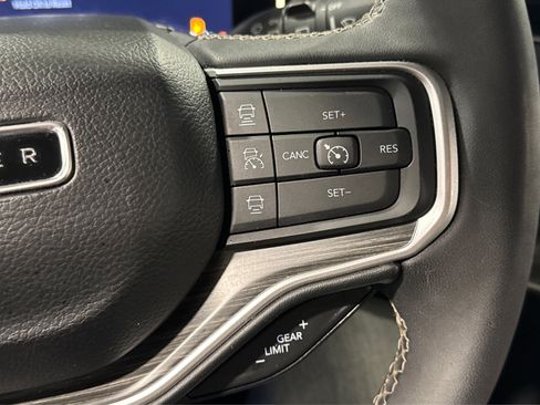 Used 2024 Jeep Wagoneer Series II w/ Flexible Seating Group image 26