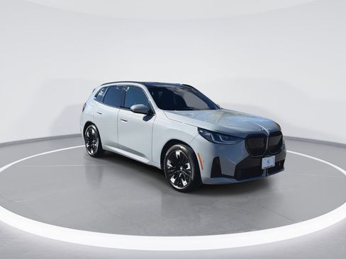 Used 2025 BMW X3 xDrive30i w/ Premium Package image 2