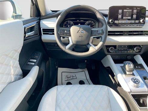 New 2025 Mitsubishi Outlander SEL image 25