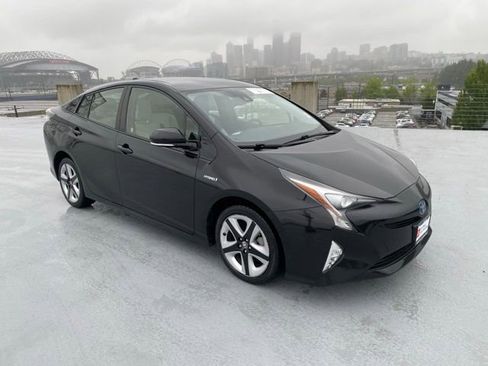 Certified 2017 Toyota Prius Three Touring w/ Carpet Mat Package FWD image 25