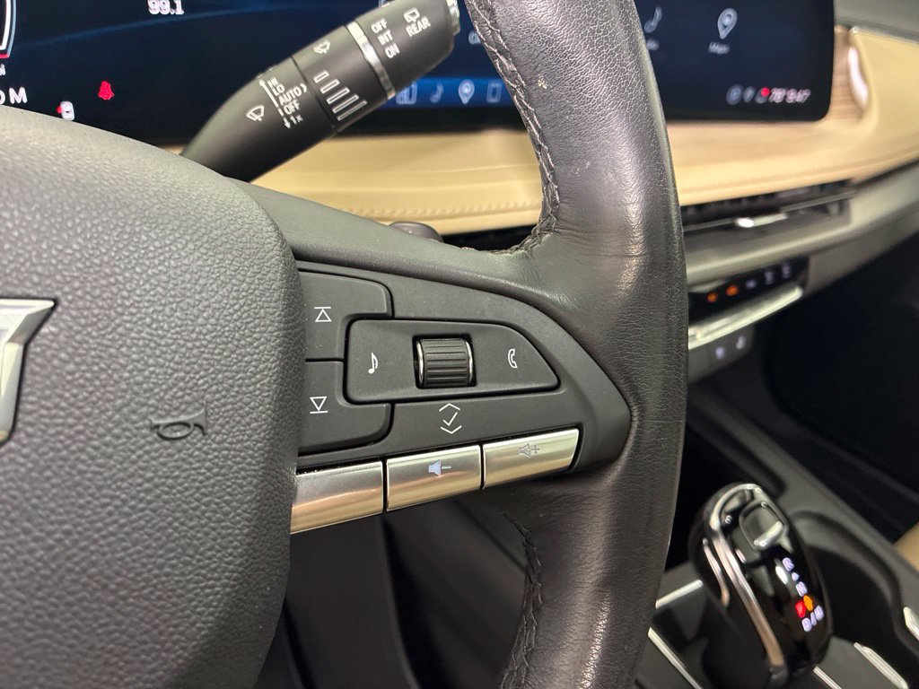 Used 2024 Cadillac XT4 Premium Luxury FWD image 17