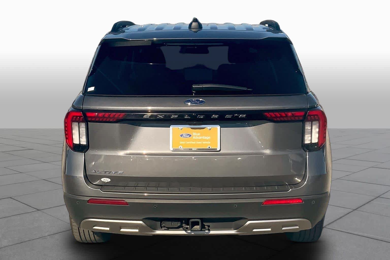 Certified 2025 Ford Explorer Active w/ Active Comfort Package RWD image 5