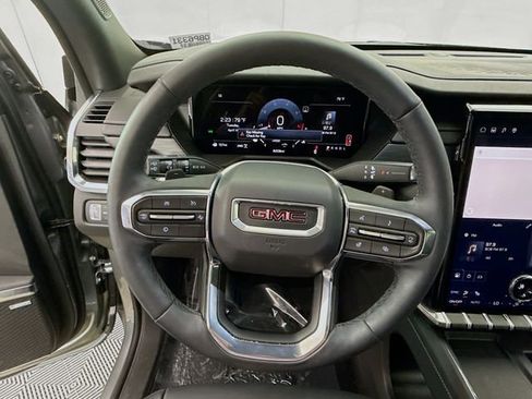 Used 2026 GMC Acadia Elevation w/ Elevation Premium Package AWD/4WD image 13
