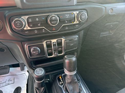 Used 2022 Jeep Gladiator Sport AWD/4WD image 17