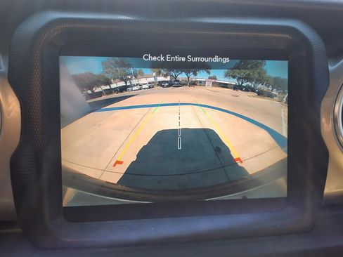 Used 2021 Jeep Wrangler Unlimited Sahara image 5