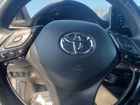 Used 2018 Toyota C-HR XLE image 16