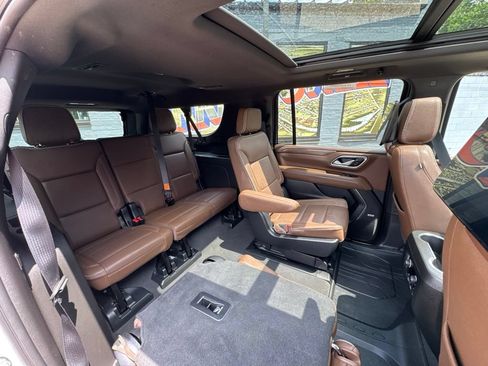 Used 2023 Chevrolet Suburban High Country AWD/4WD image 17