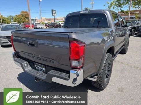 Used 2018 Toyota Tacoma TRD Off-Road AWD/4WD image 5
