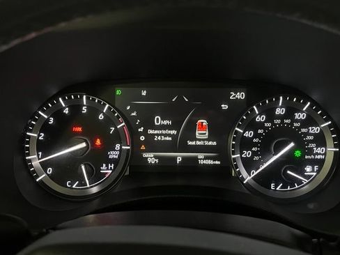 Used 2022 Toyota Highlander XLE AWD/4WD image 18