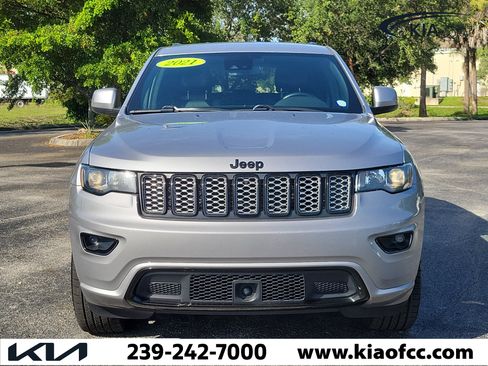 Used 2021 Jeep Grand Cherokee Laredo X RWD image 2