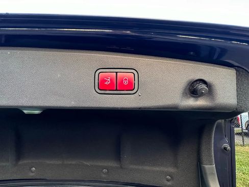 Used 2016 Mercedes-Benz E 350 4MATIC Sedan image 12