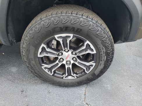 Used 2024 GMC Canyon AT4 w/ LPO, Off Road Lift Package image 2