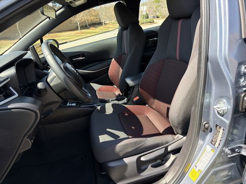 Used 2025 Toyota Corolla SE w/ Convenience Package image 9