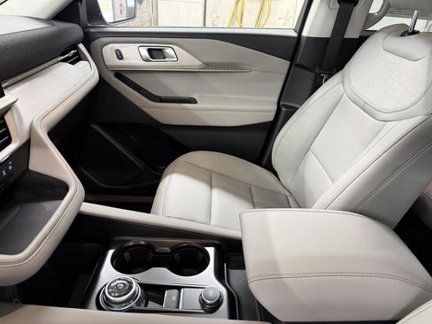 New 2026 Ford Explorer Active w/ Active Comfort Package image 12