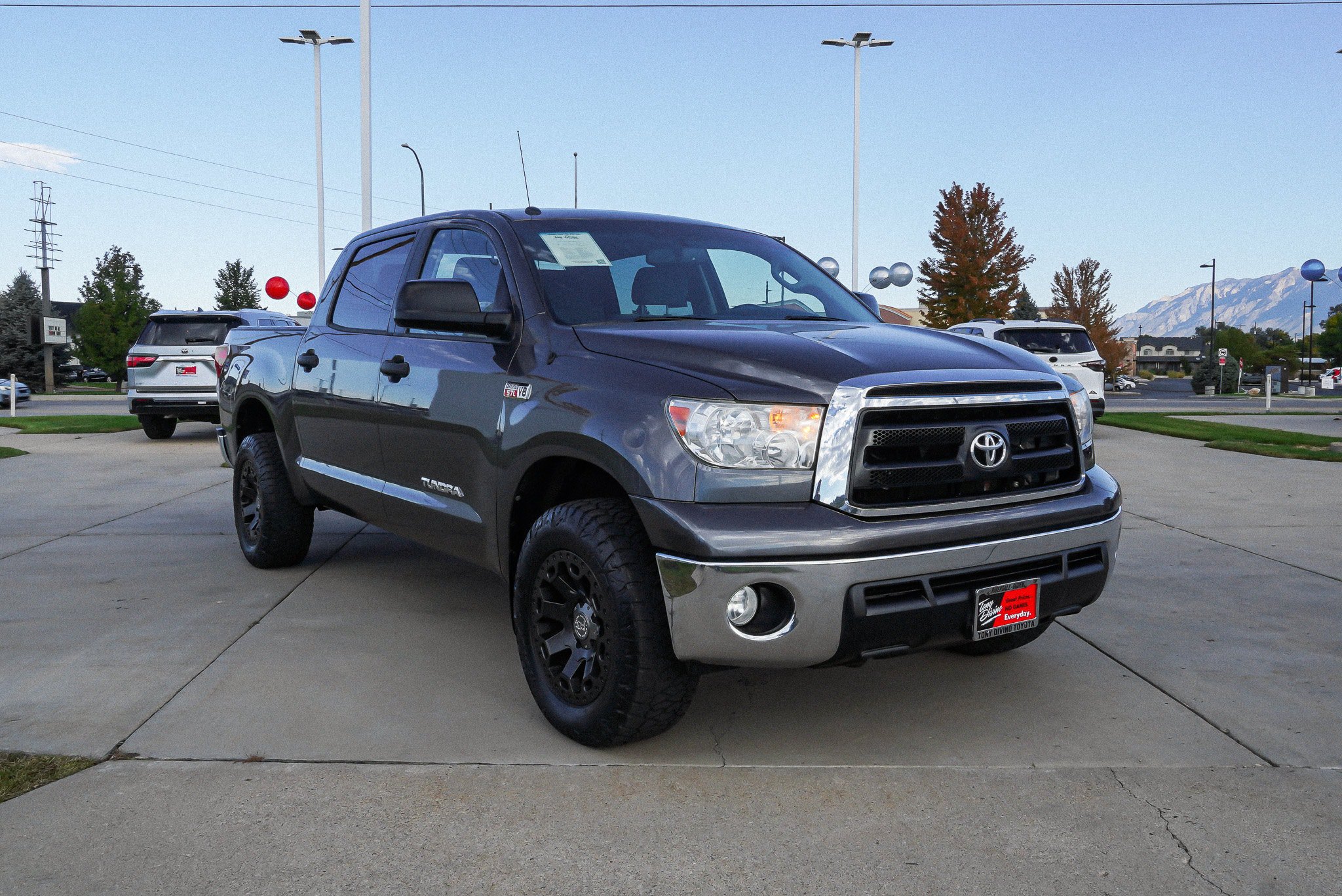 Used 2013 Toyota Tundra 4x4 CrewMax w/ Tow Pkg image 2